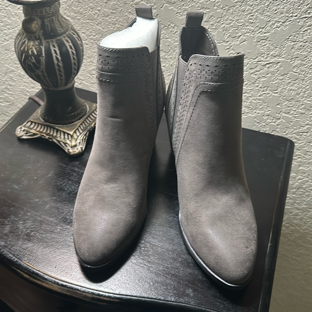 MIA size 8.5 grey suede boots with heels NWOT